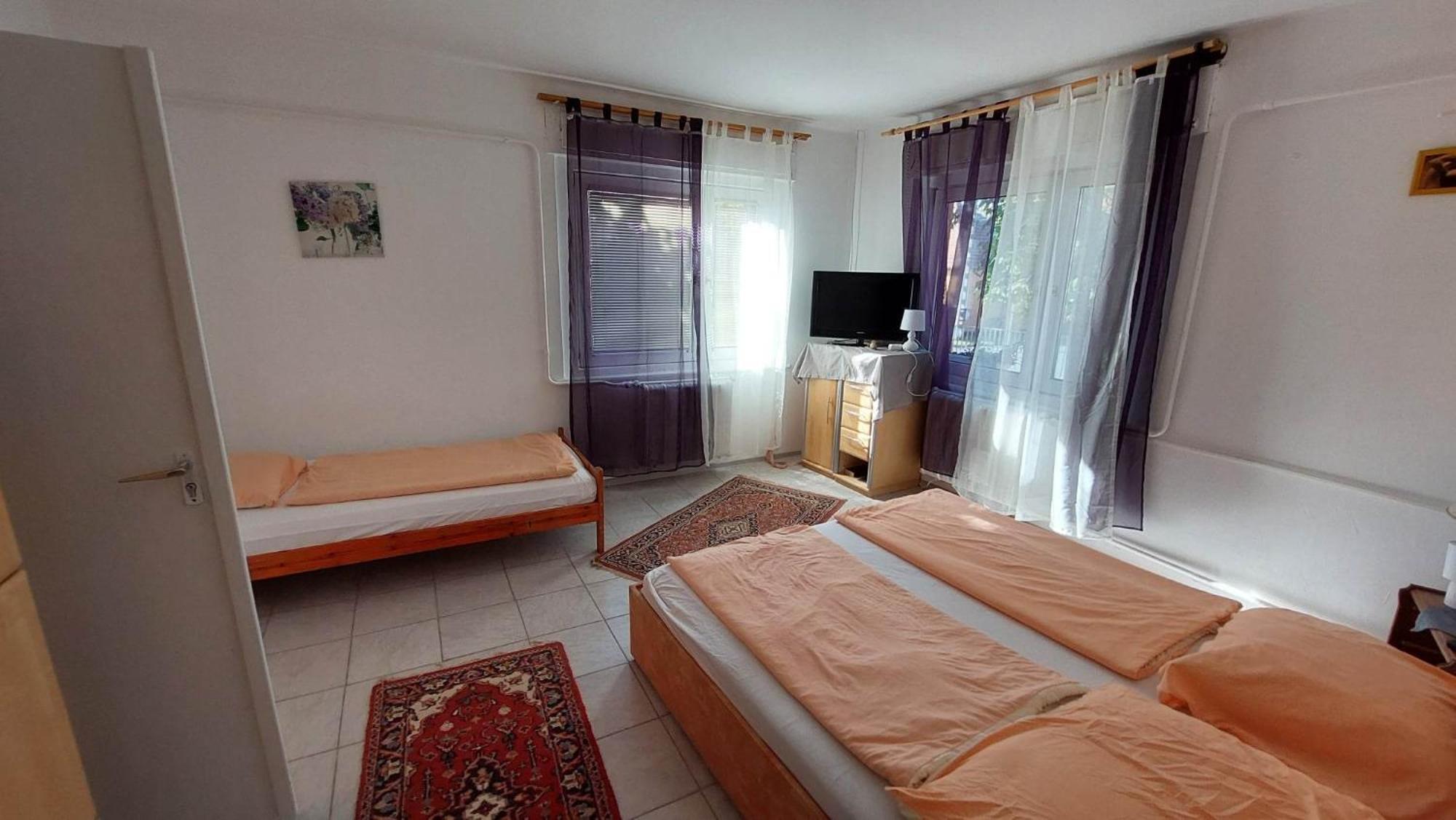 Tapolcai Homestay *